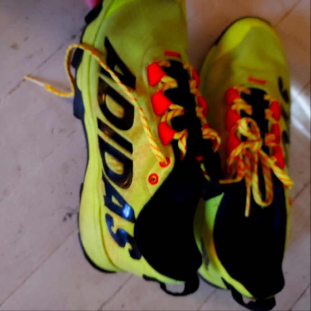 Size 8 Addis tennis shoes